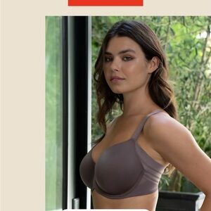 T-shirt side smoothing full support bra. SZ 40DD/40E